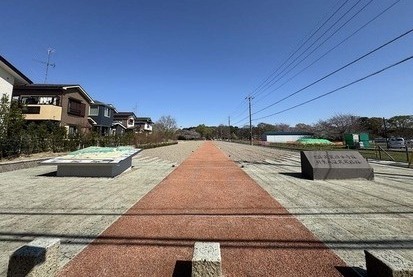 南エントランス広場と参道